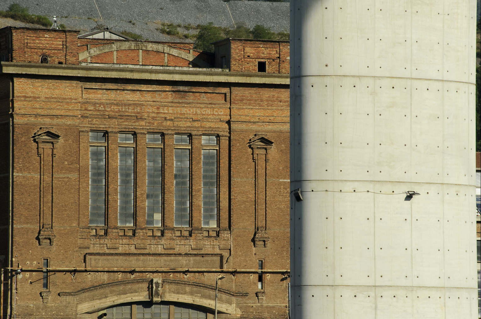 Dettaglio di una delle pile in calcestruzzo del ponte Genova San Giorgio